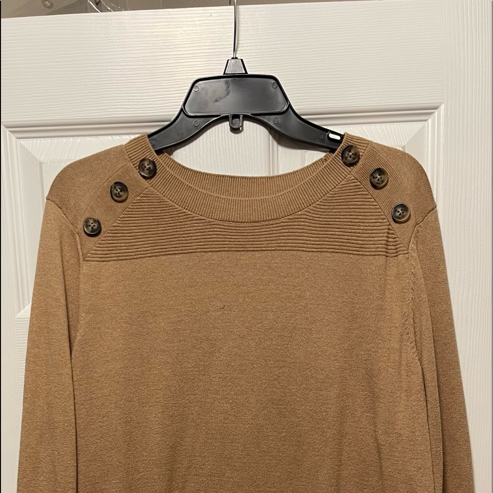 Brown sweater with buttons